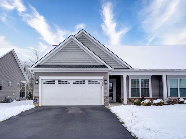 5982 Redfield Dr, Farmington, NY 14425