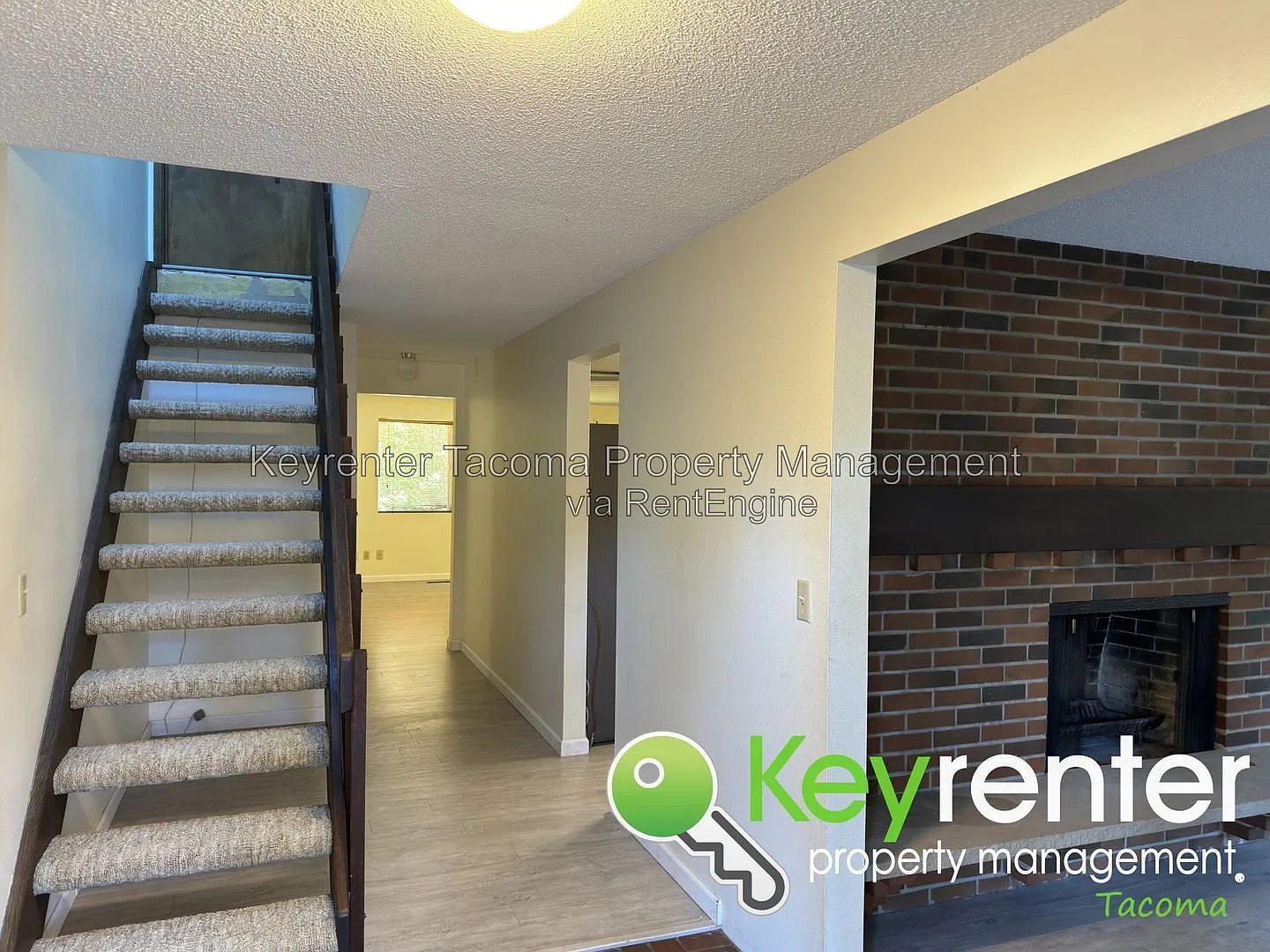 3 bed, 1.5 bath, 2794 sqft, $3,000 — Photo 2