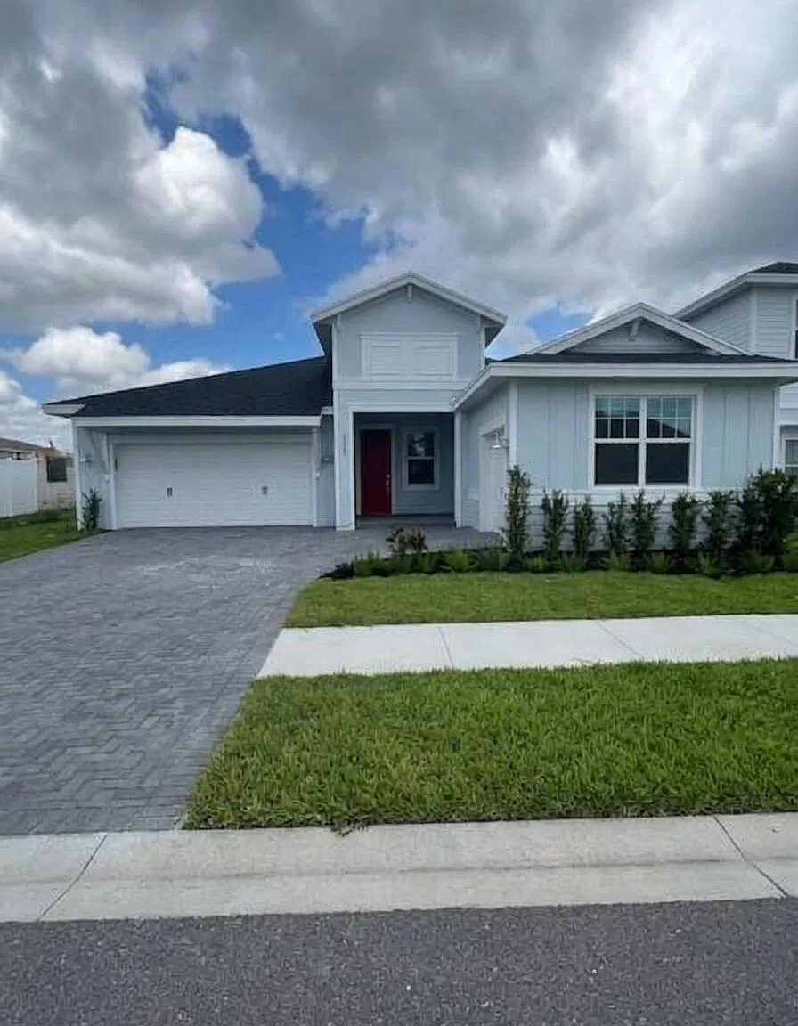 4 bed, 3.0 bath, 2373 sqft, $4,000 — Photo 2