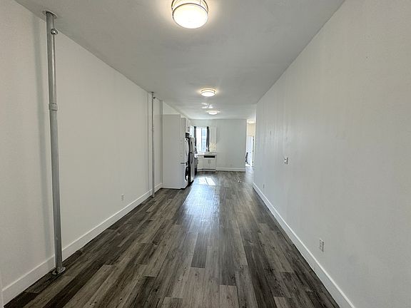 4th image of 82 Somers St APT 3L