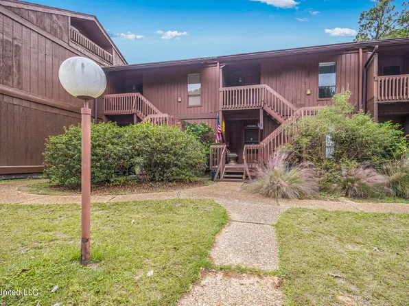 246 Lakeside Villa #J, Diamondhead, MS 39525