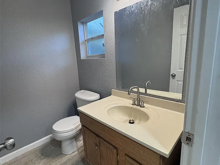 4933 Alvin St — Photo 7