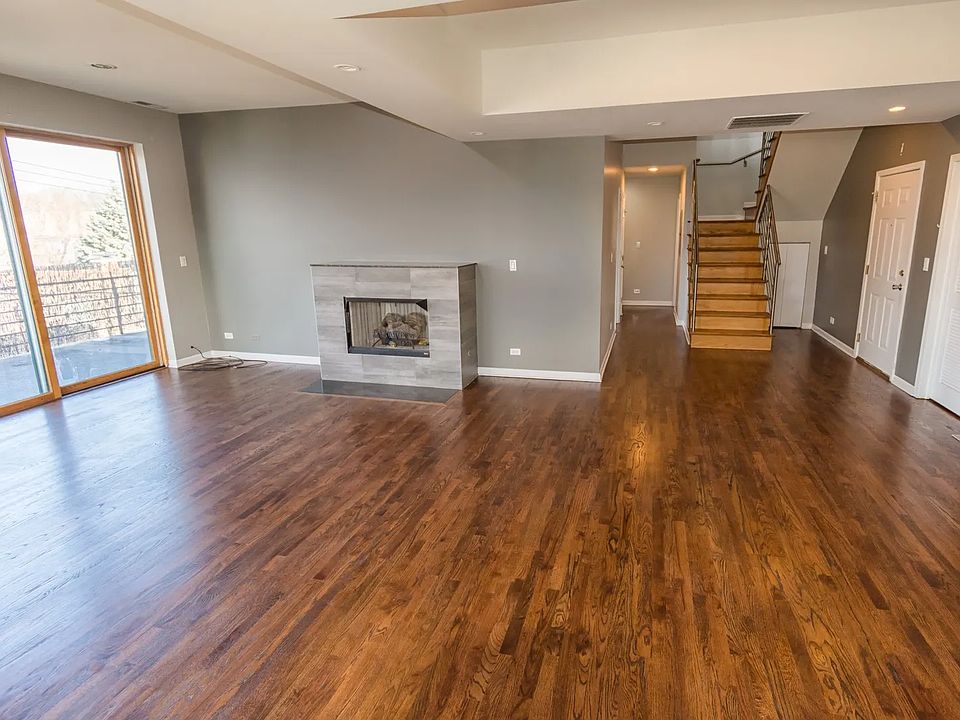 1st image of 811 N Rockwell St APT 3R