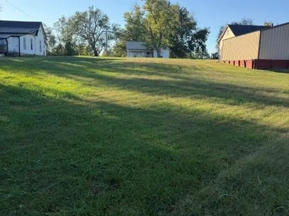 405 S Cunningham St, Richmond, MO 64085