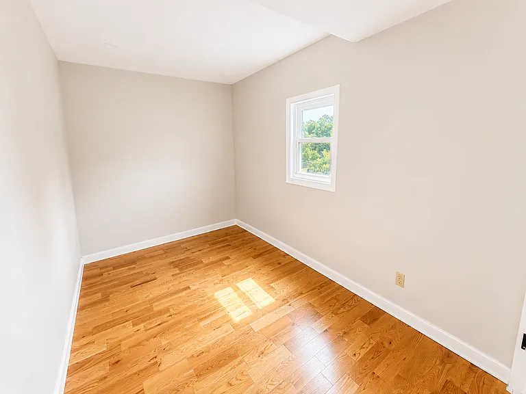 10-12 Nursery St #2L — Photo 15