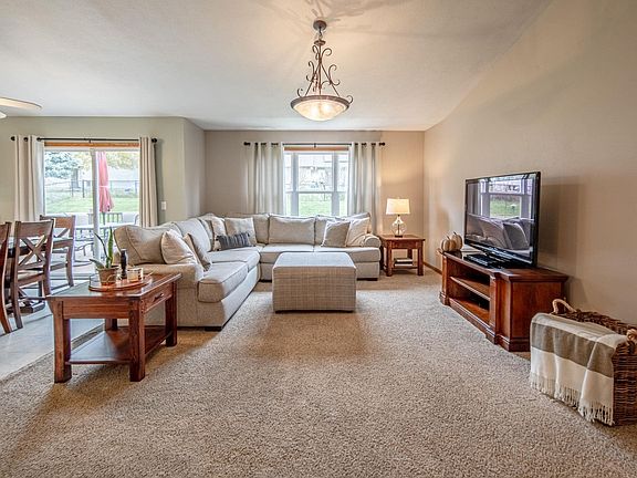 5th image of 108 Campion Dr