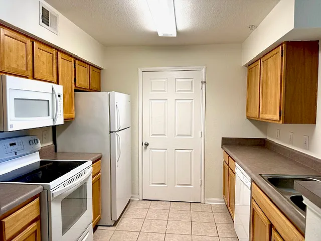 4040 Dancing Cloud Ct — Photo 4