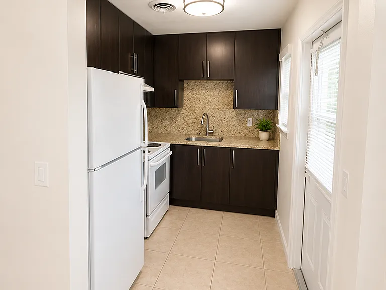 3500 Polk St — Photo 5