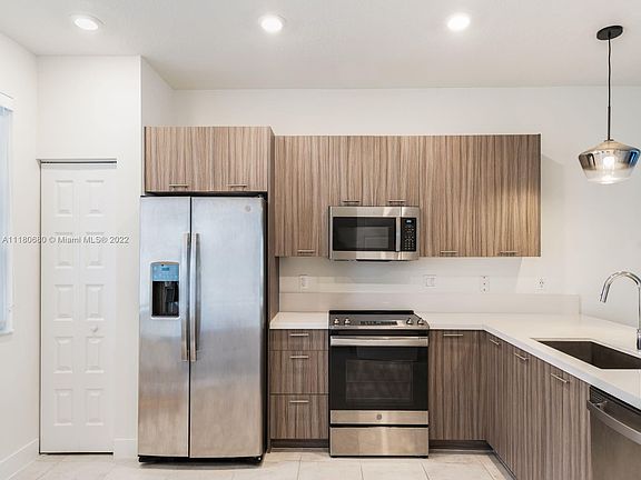 4th image of 6425 NW 103rd Pl APT 109