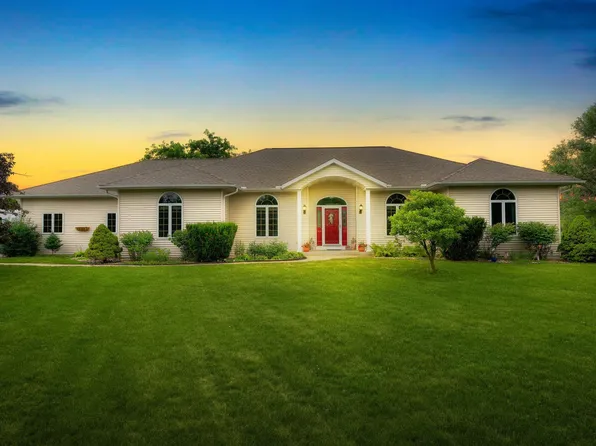 W25091 Quarter Horse Ln, Trempealeau, WI 54661