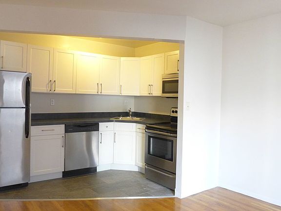 4th image of 70 E 12th St APT 6C