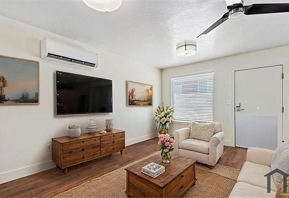 3rd image of 220 E Leslie Ave #1