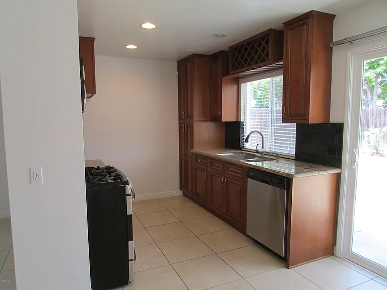 5339 Heather St — Photo 6