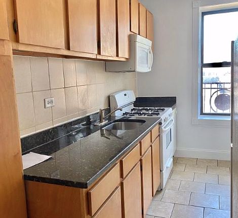 3rd image of 568 Pacific St APT 4A