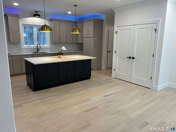 5th image of 39 lafayette Road