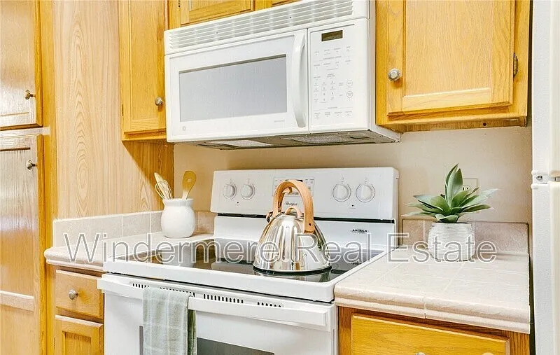 625 N Jackson Ave — Photo 3