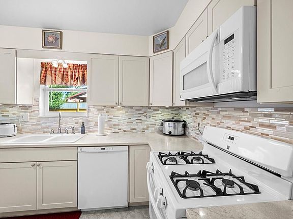 4th image of 2815 Aspen Ln