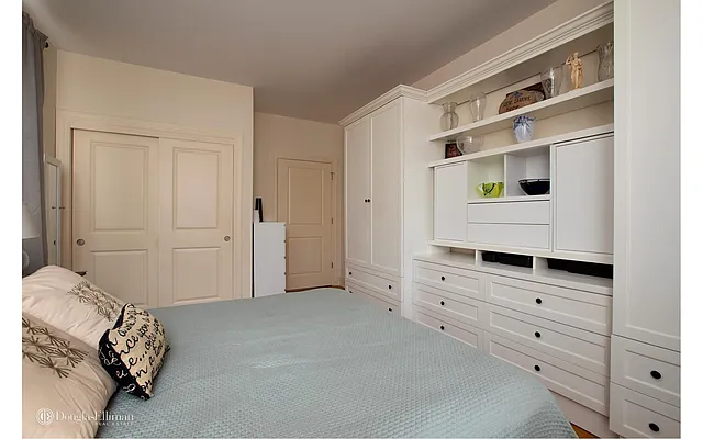 Sold by Douglas Elliman | media 20