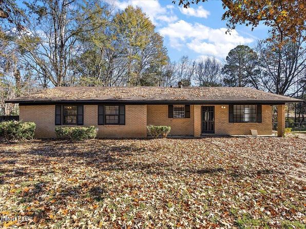 2710 Charleston Dr, Jackson, MS 39212