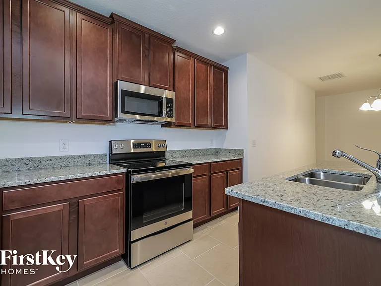 845 Avenal Ln — Photo 7