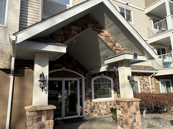 120 Vernon Ave #204, Kamloops, BC V2B 1L6