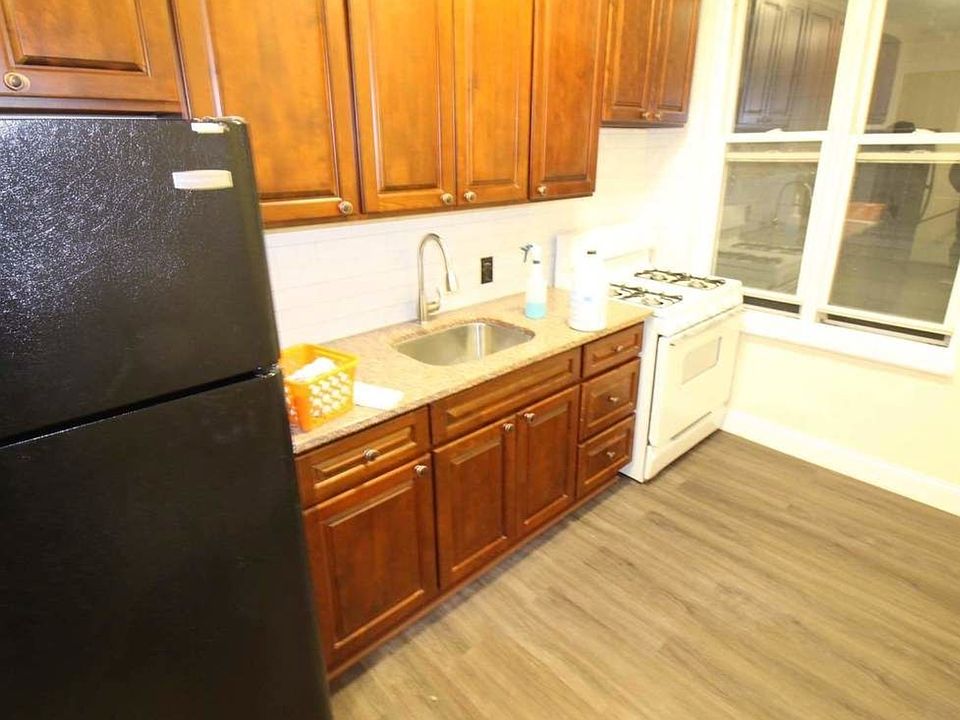 1st image of 117 Bay 40th St #2