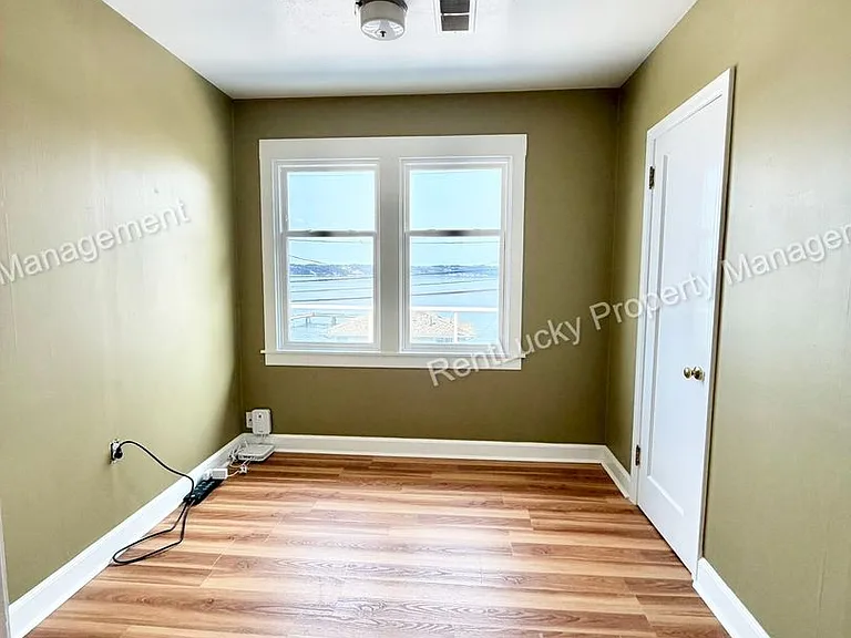 1612 Markham Ave NE — Photo 27