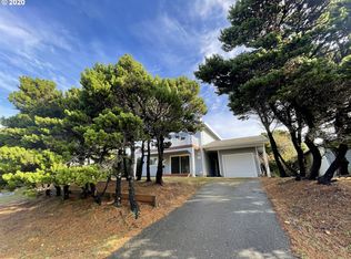 915 Newport Ave SW, Bandon, OR 97411