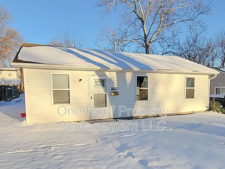 2633 S 49th St — Photo 2