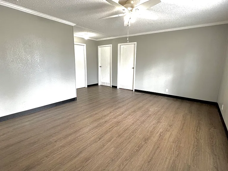 205 S Elm St — Photo 25