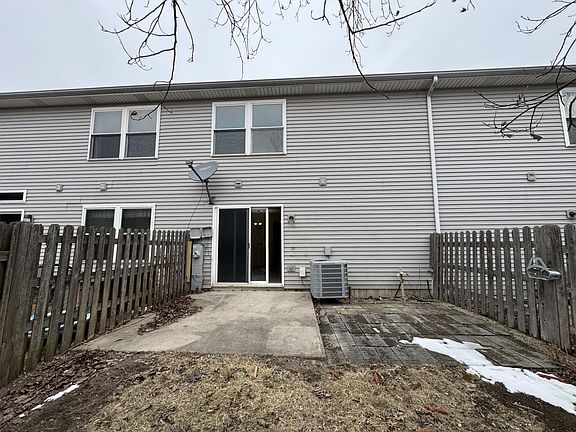 2nd image of 1320 E Arnold St #1320
