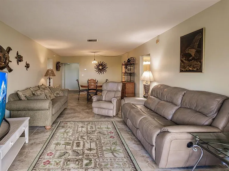 1255 E Peppertree Dr #306 — Photo 2