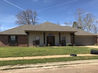 101 Garrett Dr, Terry, MS 39170