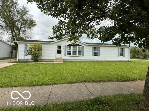 4617 Autumn Ridge Dr, Columbus, IN 47203