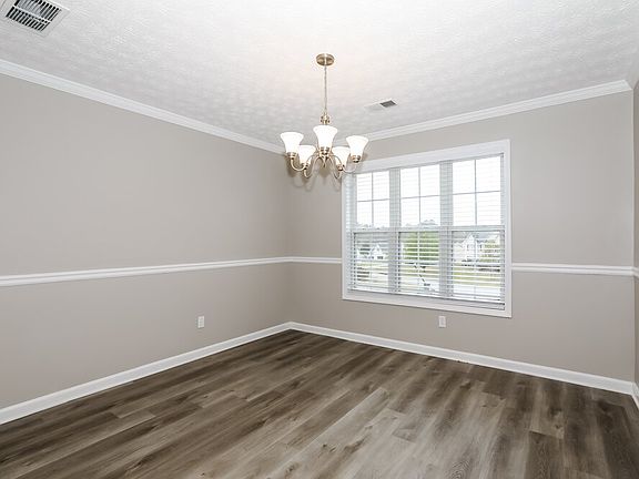 4th image of 511 Saddle Ridge Dr