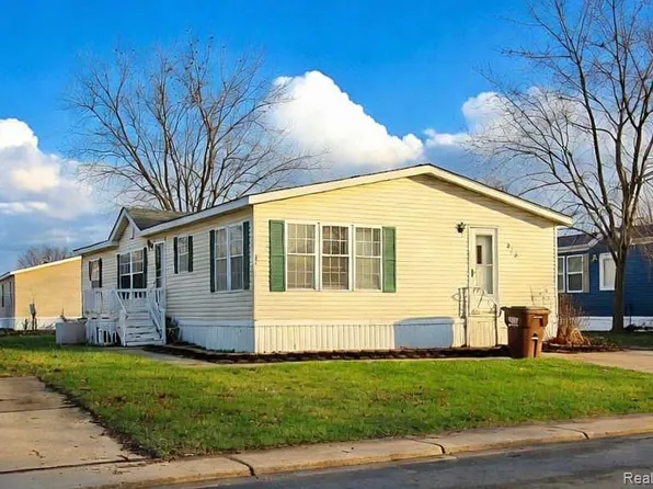 372 Holly Glenn, Monroe, MI 48161