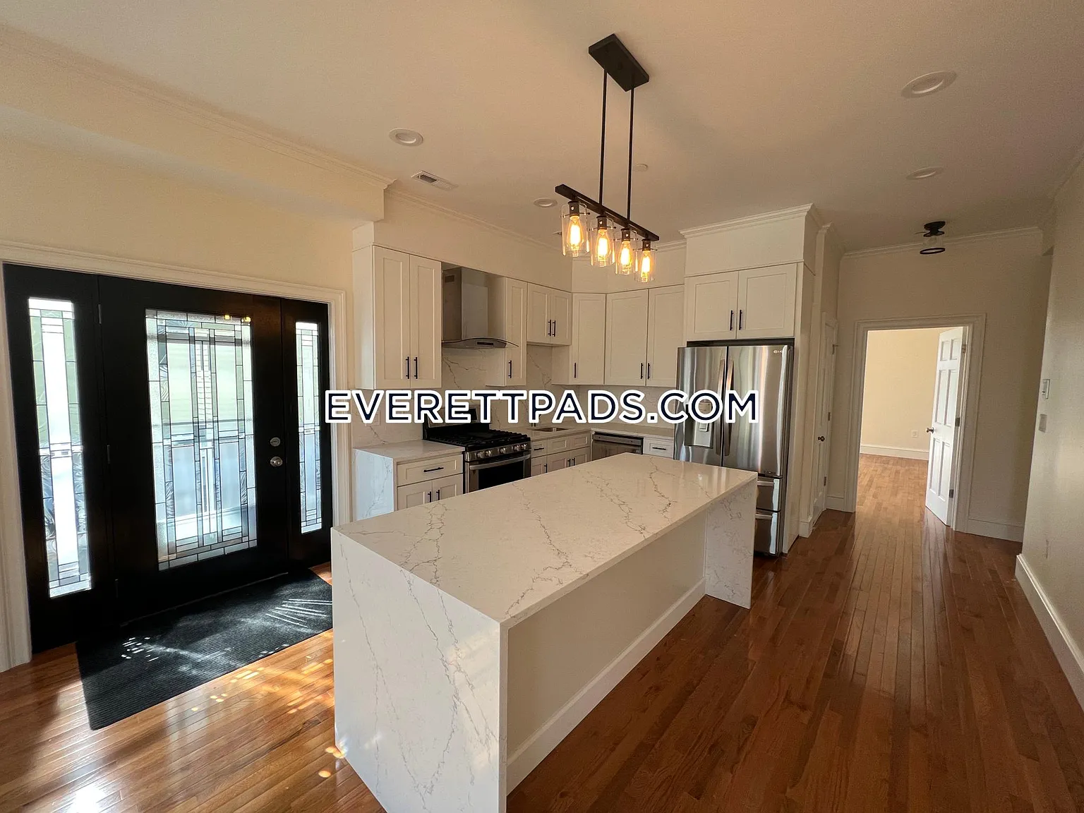 5 bed, 5.5 bath, 9999 sqft, $6,500 — Photo 1