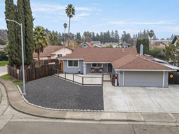 2nd image of 296 Honeysuckle Drive