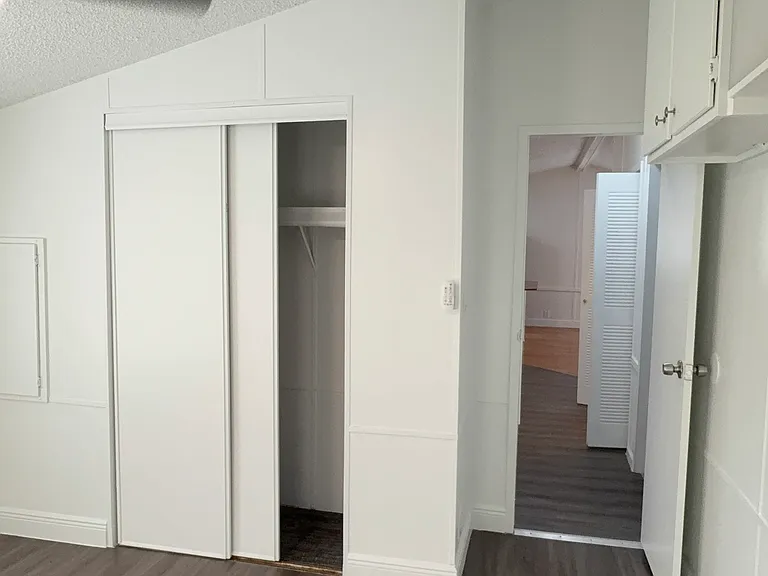 1051 Hawthorn St — Photo 35