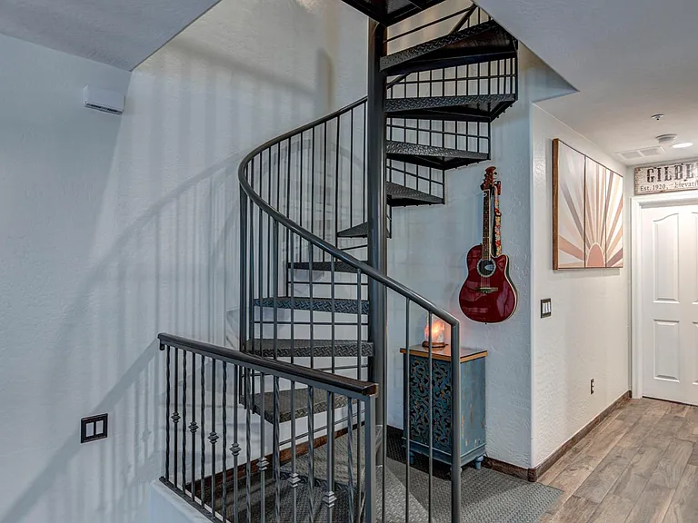426 N Alder St — Photo 21