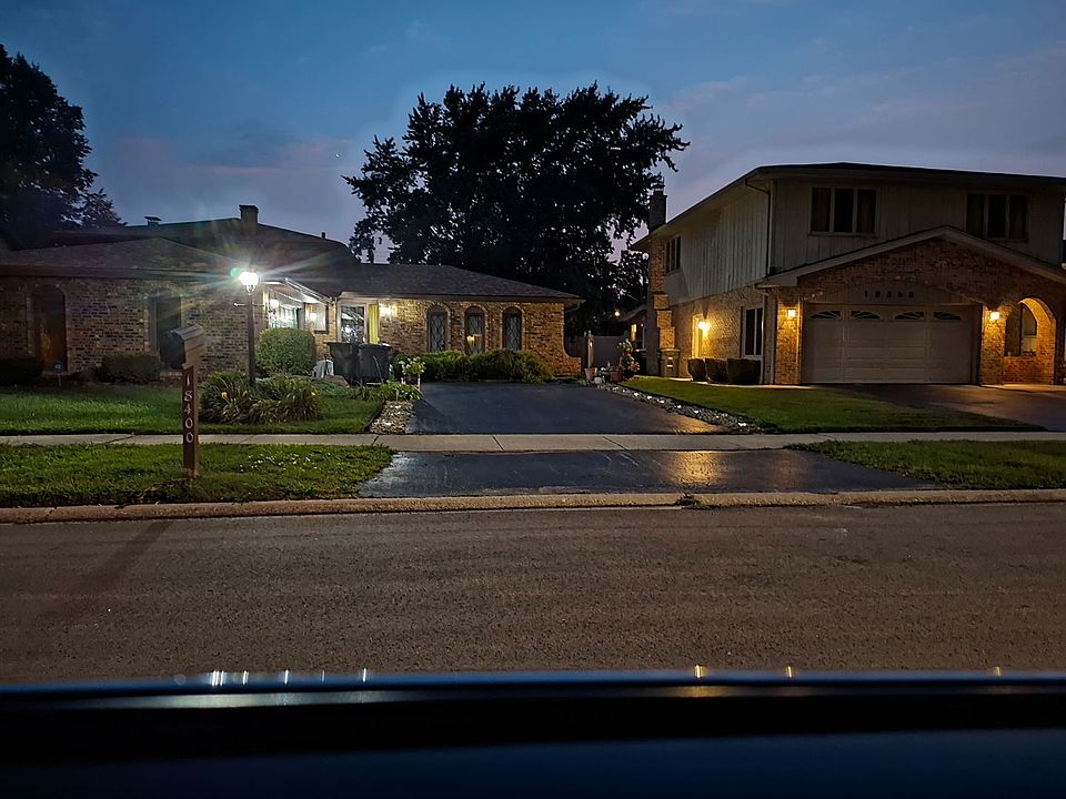2nd image of 18400 Carriage Ln