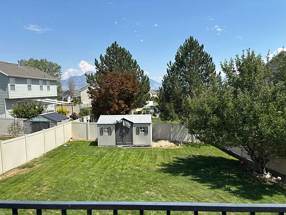 4th image of 1914 N Thompson Pl W
