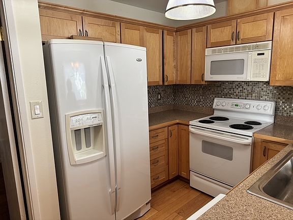 4th image of 140 Brophy St