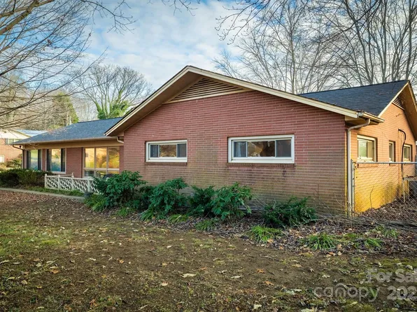 1024 Prestwood Dr SE, Lenoir, NC 28645