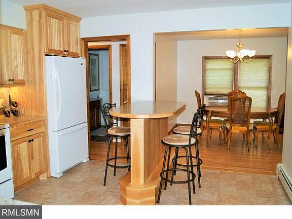 2nd image of 424 Main St W