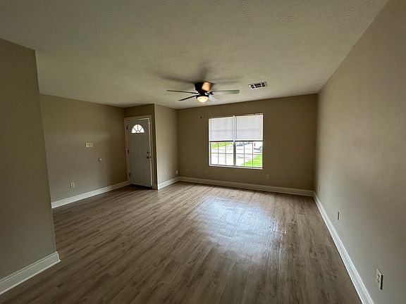 3rd image of 3709 Kerry Cir #3709