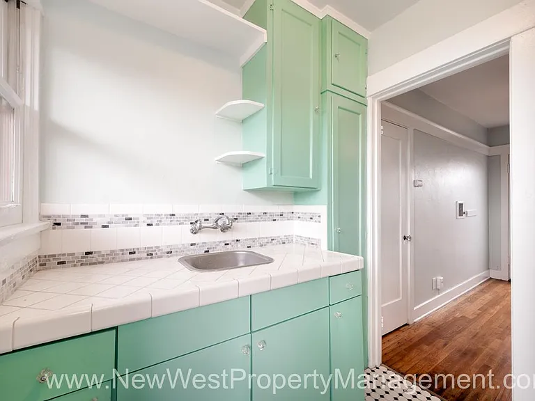 2419 Market St #B — Photo 13
