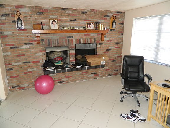 Family Room/Fireplace