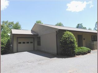 25A Knobby Ln, Franklin, NC 28734