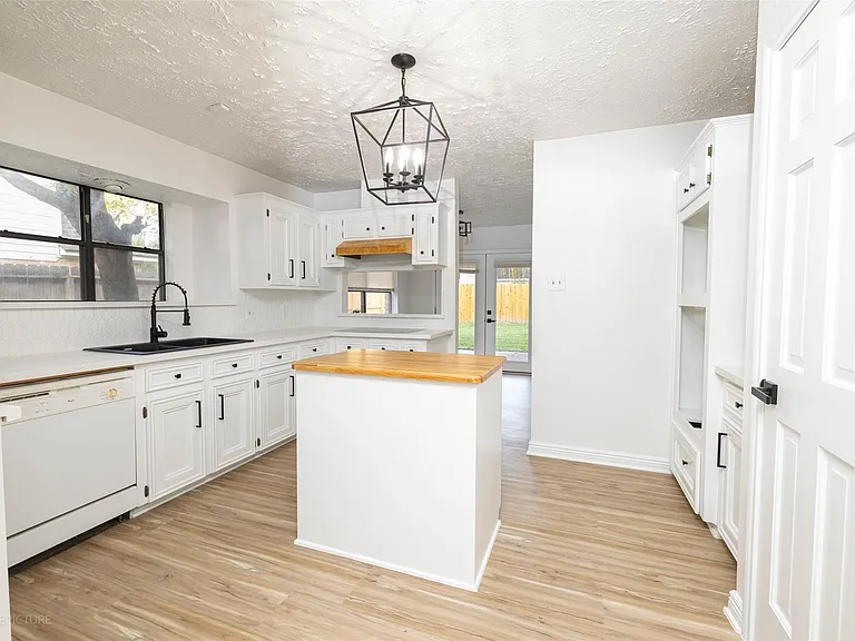 9810 Jockey Club Dr — Photo 8